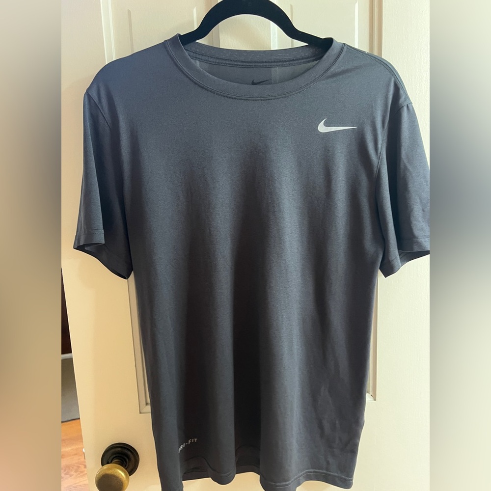 EUC NIKE Dri Fit Men's Charcoal Short Sleeve Tee Workout Athletics Running